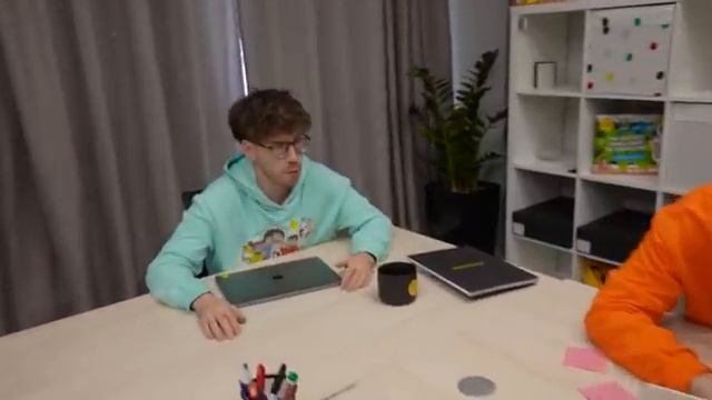 КЛОУН А4 СОШЕЛ С УМА [get-save.com].mp4 смотреть онлайн