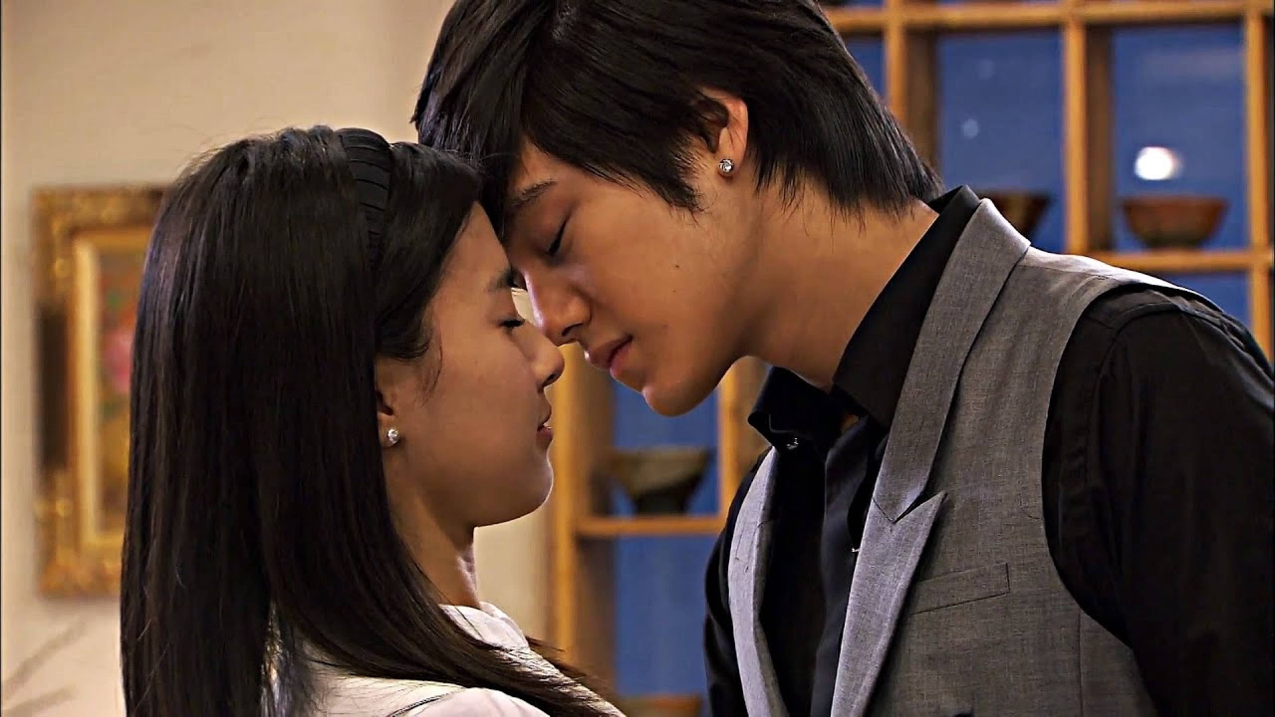 Безответно влюбилась в одного из королей школы смотреть онлайн