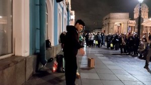 Танцор Саша танцует