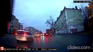 29.10.2025 Момент ДТП с участием самосвала на ул. Удмуртская (Ижевск)