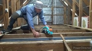 Выравнивание балок на мансарде для пола. Электро рубанок Sturm.