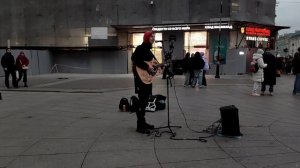 Уличые Музыканты  выступают  на Малой содовой