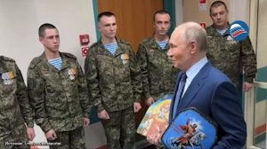 Путин посетил раненых бойцов и привёз иконы с передовой