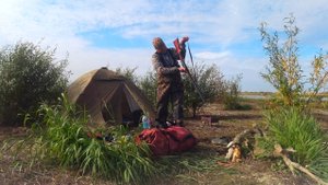 С НОЧЁВКОЙ НА ОХОТУ И РЫБАЛКУ. ДИКИЙ ОСТРОВ. Охота на утку с чучелами. Рыбалка на сазана.