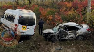 Микроавтобус с 18 детьми столкнулся с легковушкой на Ставрополье