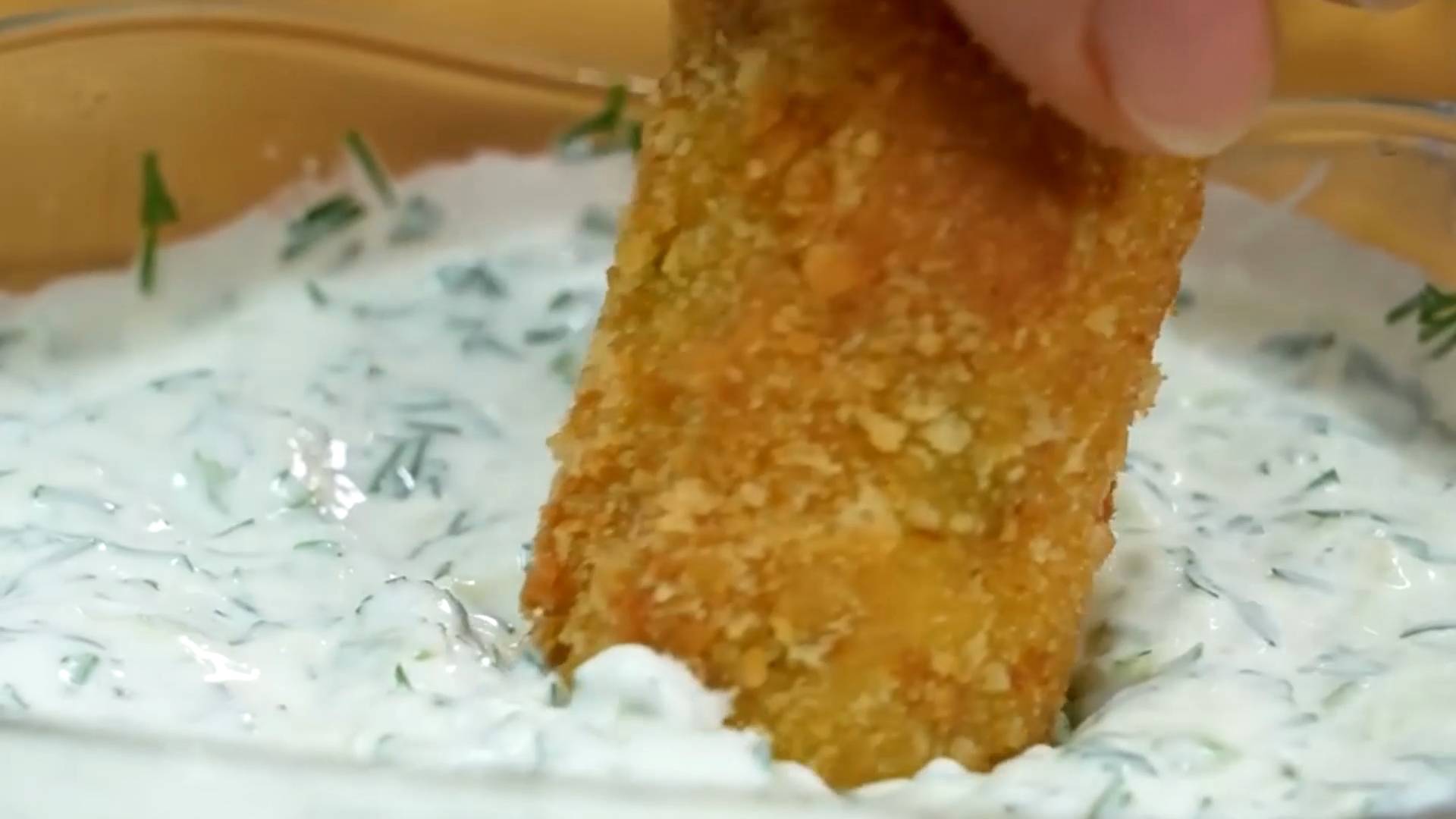 Хрустящий картофель с ароматным соусом смотреть онлайн