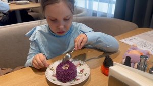 Пробую лабубу на вкус