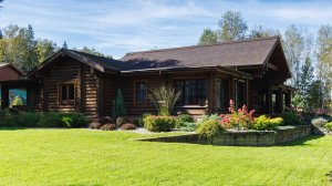 Поместье в сказочном месте на берегу реки Нара.