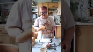 Оказалось не все так просто, положила в рот колбаску, а откусить то не чем😂