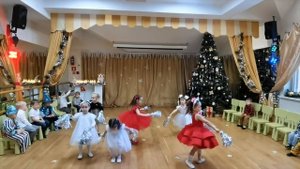 Снежинки во второй младшей группе.