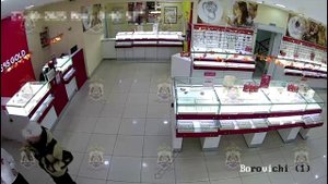 Боровичские полицейские задержали подозреваемого в нападении на ювелирный магазин