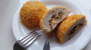 Торт " ТРИ ШОКОЛАДА" и куриные зразы))  Между делом убираемся в гараже