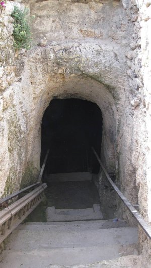 2025. ИУДЕЕВ КОРЁЖИТ ОТ КРЕСТОВ: ГРОБНИЦА ПРОРОКОВ И СИМВОЛЫ. Мнение А.РОЖИНЦЕВА