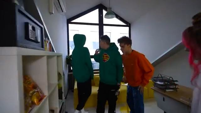 КИЛЛЕР ОХОТИТСЯ ЗА НАМИ [get-save.com].mp4 смотреть онлайн