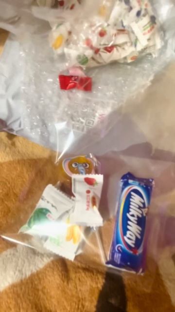 В садик раздавать вкусняшки