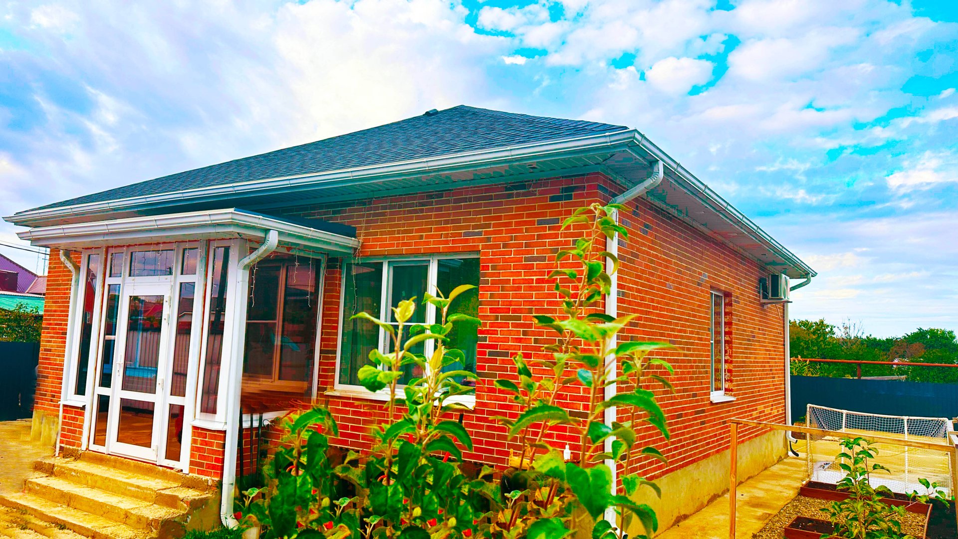 Домик с ремонтом и с террасой в Новотитаровской смотреть онлайн