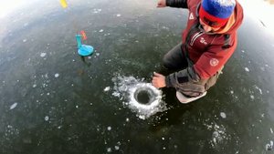 ПЕРВЫЙ ЛЁД 2025-26 ОТКРЫТ! ЖАРА НАЧАЛАСЬ! ЩУКА ЕСТ КАК НЕ В СЕБЯ!!! Только успевай ЖИВЦА ПОДАВАТЬ!