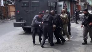 В Рио-де-Жанейро спецназ штурмует фавелы, где правят банды преступников