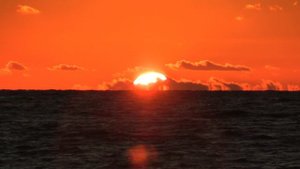 Закат и море