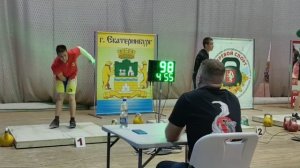 💪14-летний гиревик Николай Борисов - Рывок 10 минут одной рукой, потому что вторая - в гипсе!