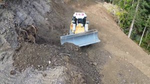 Liebherr 746 прокладывает дорогу в горах. Часть 7.