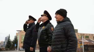 Участники, руководство и почётные гости возложили цветы  к мемориалу «Солдатам правопорядка»
