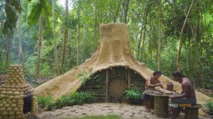 Построили удивительное убежище в джунглях.