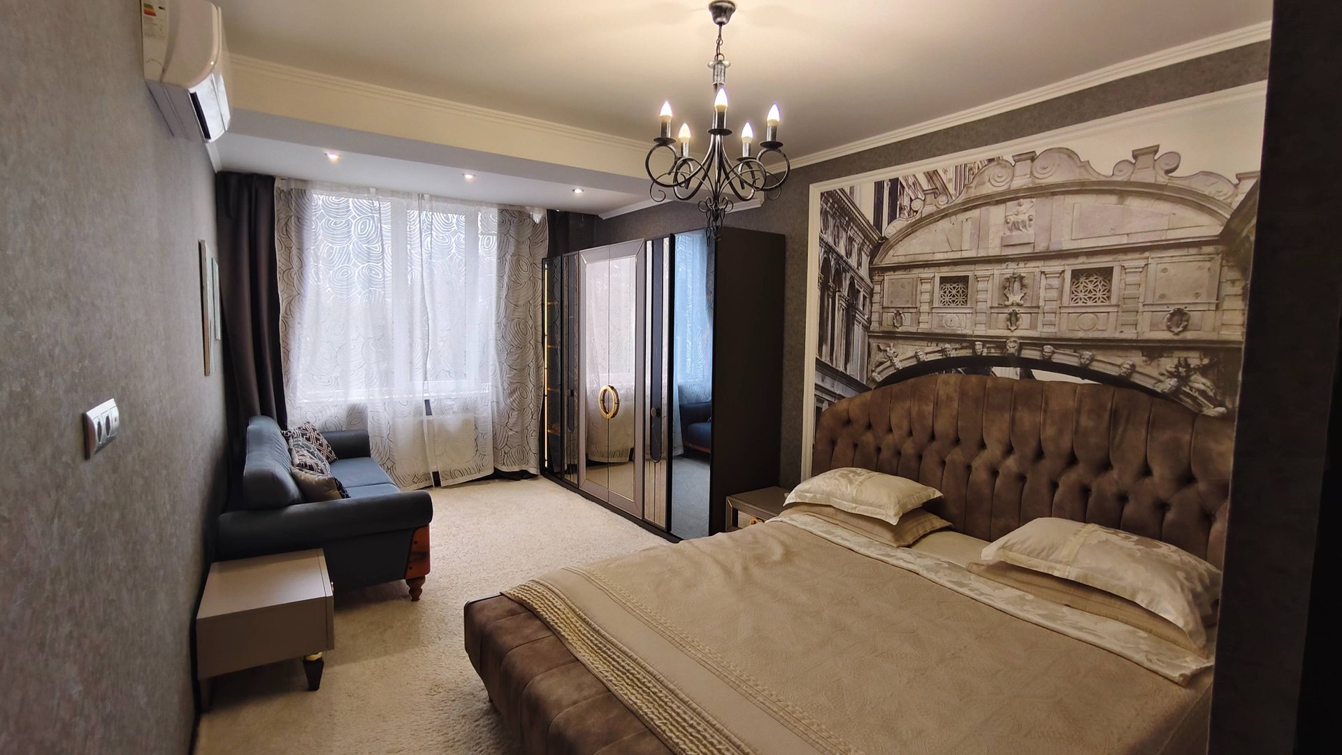 Просторная светлая и уютная 2-х комнатная квартира в элитном районе Севастополя.