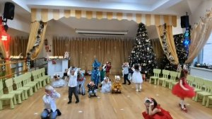 Игра со Снегурочкой в младшей группе