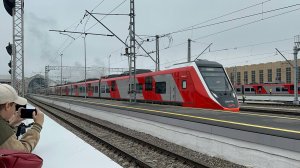 «Перед ЭКСПО!» Электропоезд «Финист» ЭС104-038 на Балтийском вокзале, август 2025 года