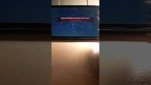 артист играет