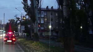 Питбайкер гоняет по тротуарам в центре Гвардейки.
Им правила не писаны с самой юности.