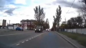 Пункт назначения по-донецки
Колесо водовоза чуть не прилетело в женщину на остановке возле Мушкетов