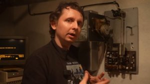 Как работают главные часы в бункере