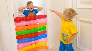 Крис и Ники учатся вместе играть и делиться игрушками!