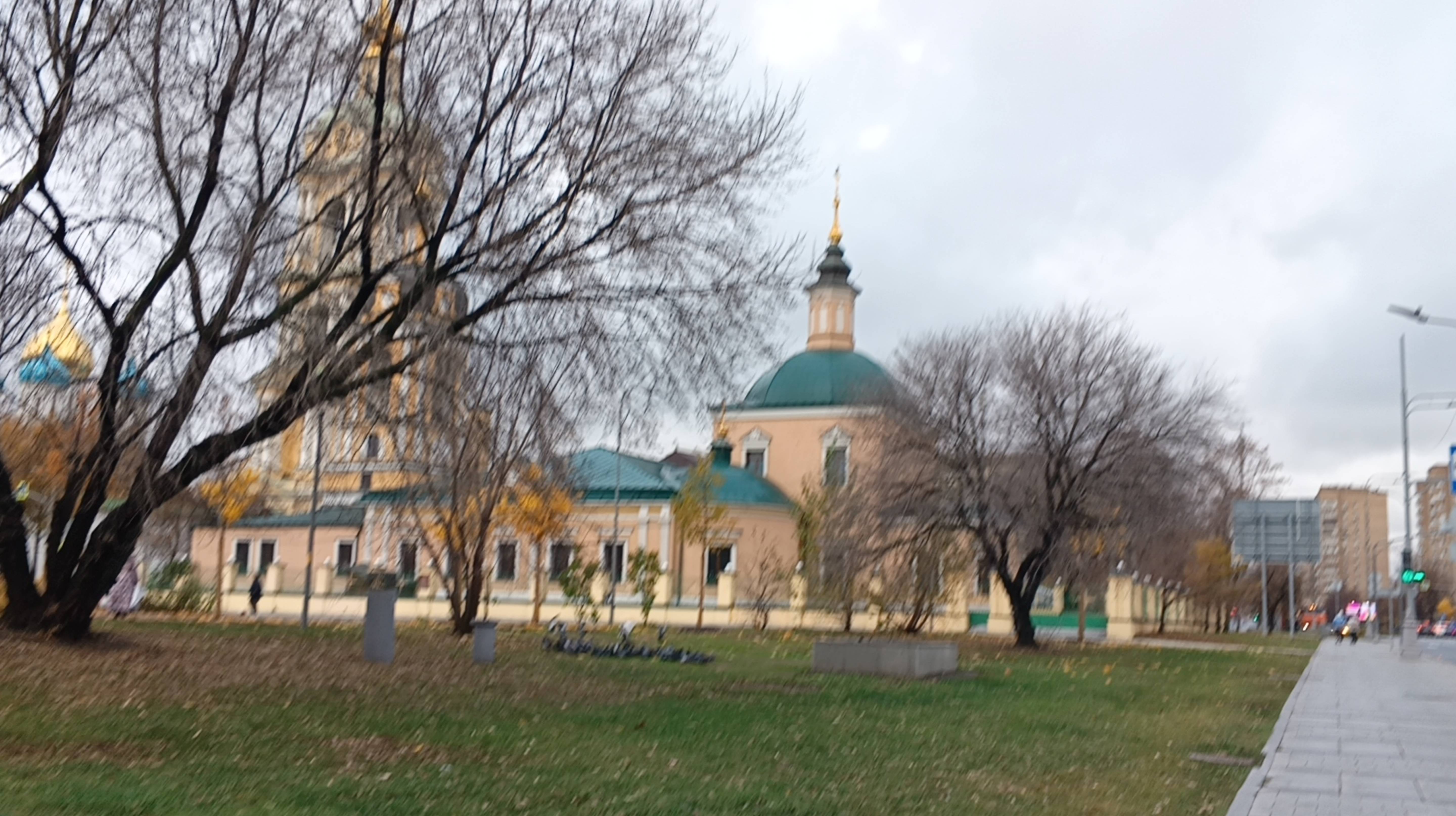 Прогулки по Москве. Утренняя прогулка по Динамовской улице. Храм Сорока мучеников смотреть онлайн