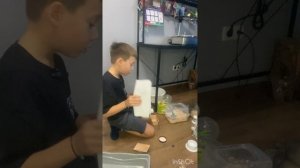 Как убраться у хомячка :)