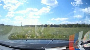 Едем по полю в лес Старые Батеки.