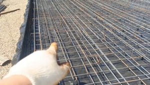 Как мы залили фундамент подушку. Связали арматуру. 2025