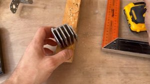 Как ровно сверлить шуруповертом не хуже сверлильного станка. Хитрость уголка, о которой мало кто зна