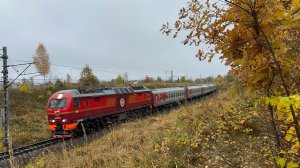 «Золотой осенью!» Электровоз ЭП2К-151 «ТЧ-8» с пасс.поездом на перегоне, октябрь 2025 года