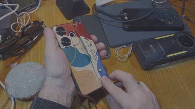 Жизнь до ручки... или Чехол "с ручкой" на смартфон!