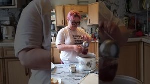 Сыр вкусный, чай супер особенно с тортом😁
После еды болит челюсть и верхняя и нижняя, но не сильно