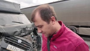 На улице Новикова‑Прибоя в Нижнем Новгороде столкнулись пять грузовиков