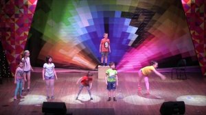 Выступление коллектива Под занавес.