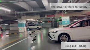 🤖 Видео китайского 35-килограммового робота Unitree G1, который тащит машину весом 1,4 тонны