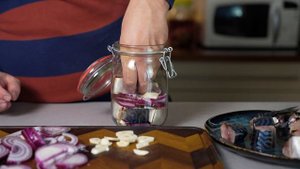 Маринованная скумбрия-пальчики оближешь !