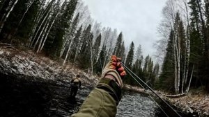 Как мы с братом на дикую таежную речку ходили. На пути наткнулись на избушку.