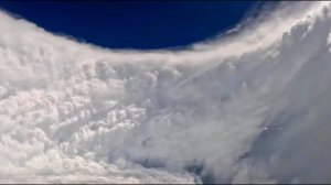 Полет внутри ока урагана Melissa