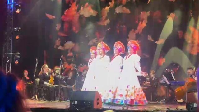 Закружилась листва золотая